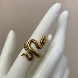 5/$10❤️❤️❤️New Gold Tone Snake Ring